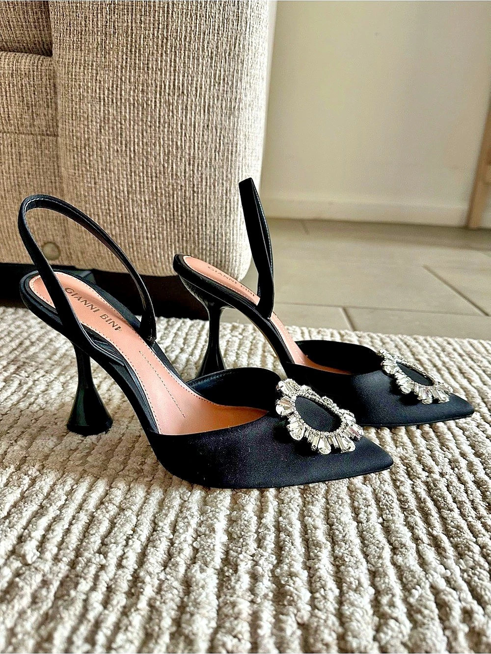EUC Gianni Bini Black Rhinestone Embellished Rosette Pointed Toe Women’s 9